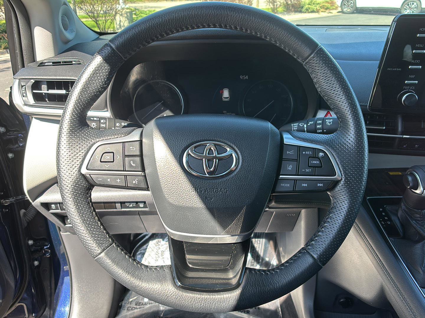 Used 2021 Toyota Sienna Limited AWD/4WD image 30