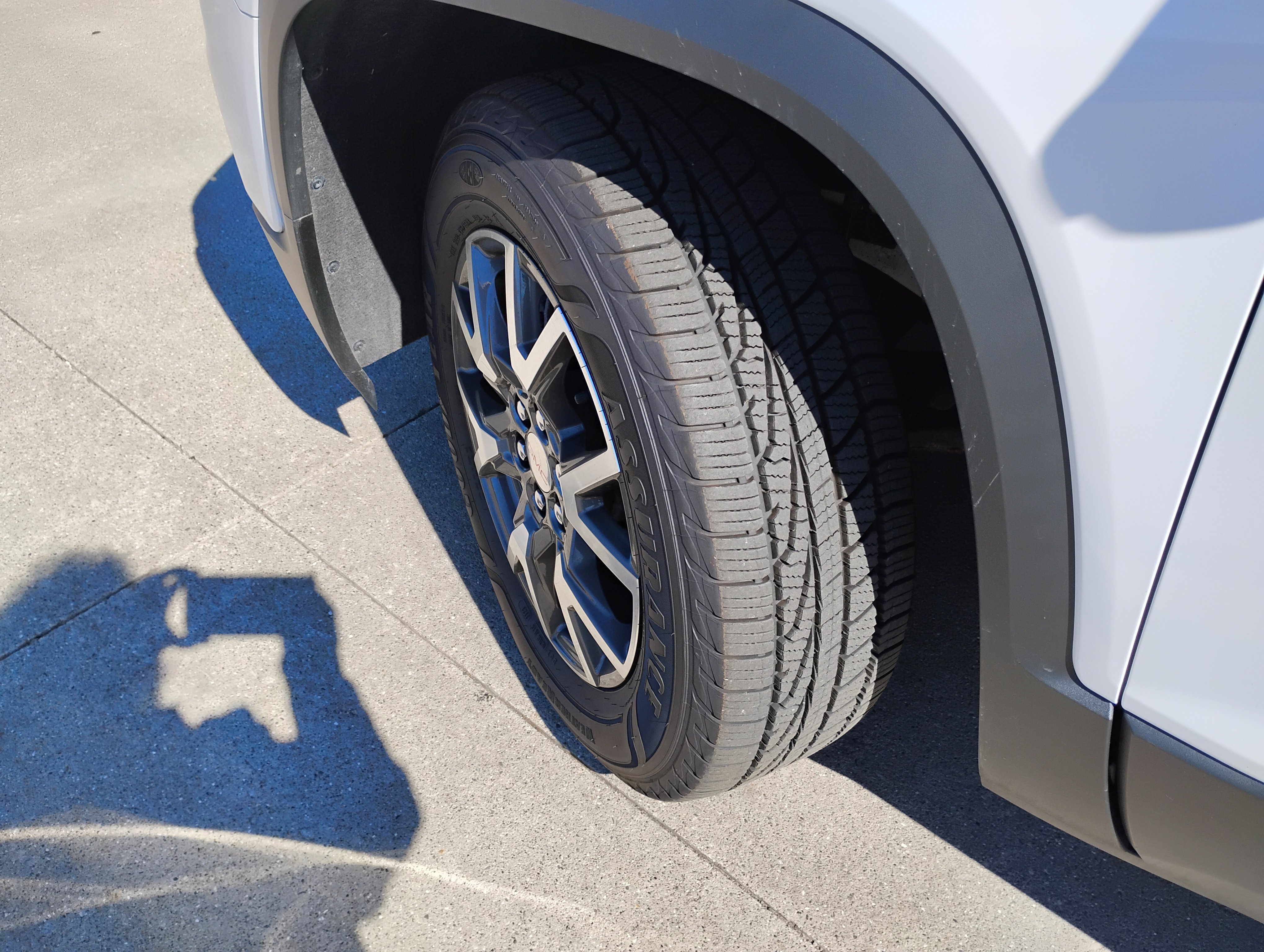 Used 2022 GMC Acadia SLE w/ Driver Convenience Package image 26