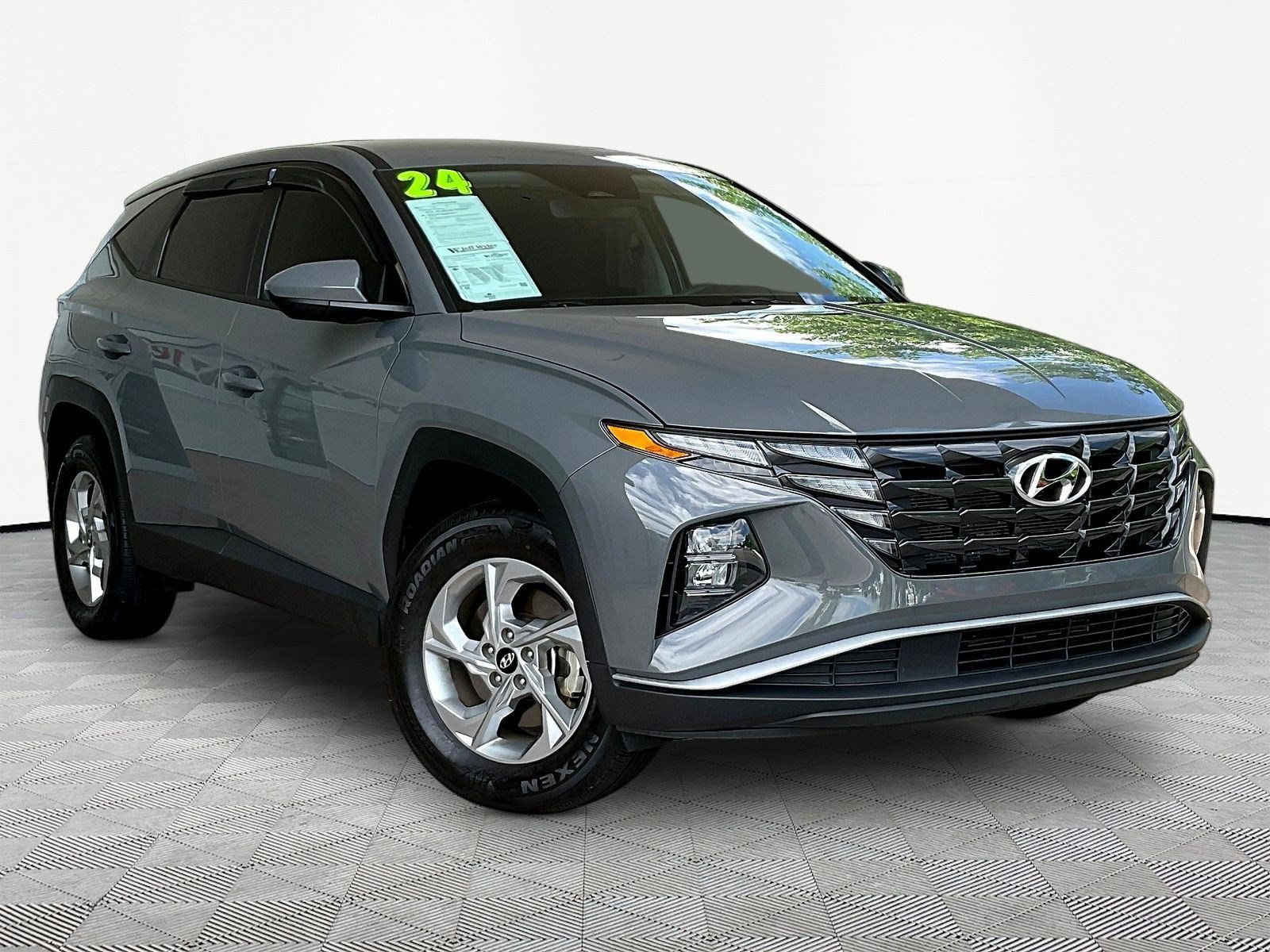 Used 2024 Hyundai Tucson SE AWD/4WD image 3