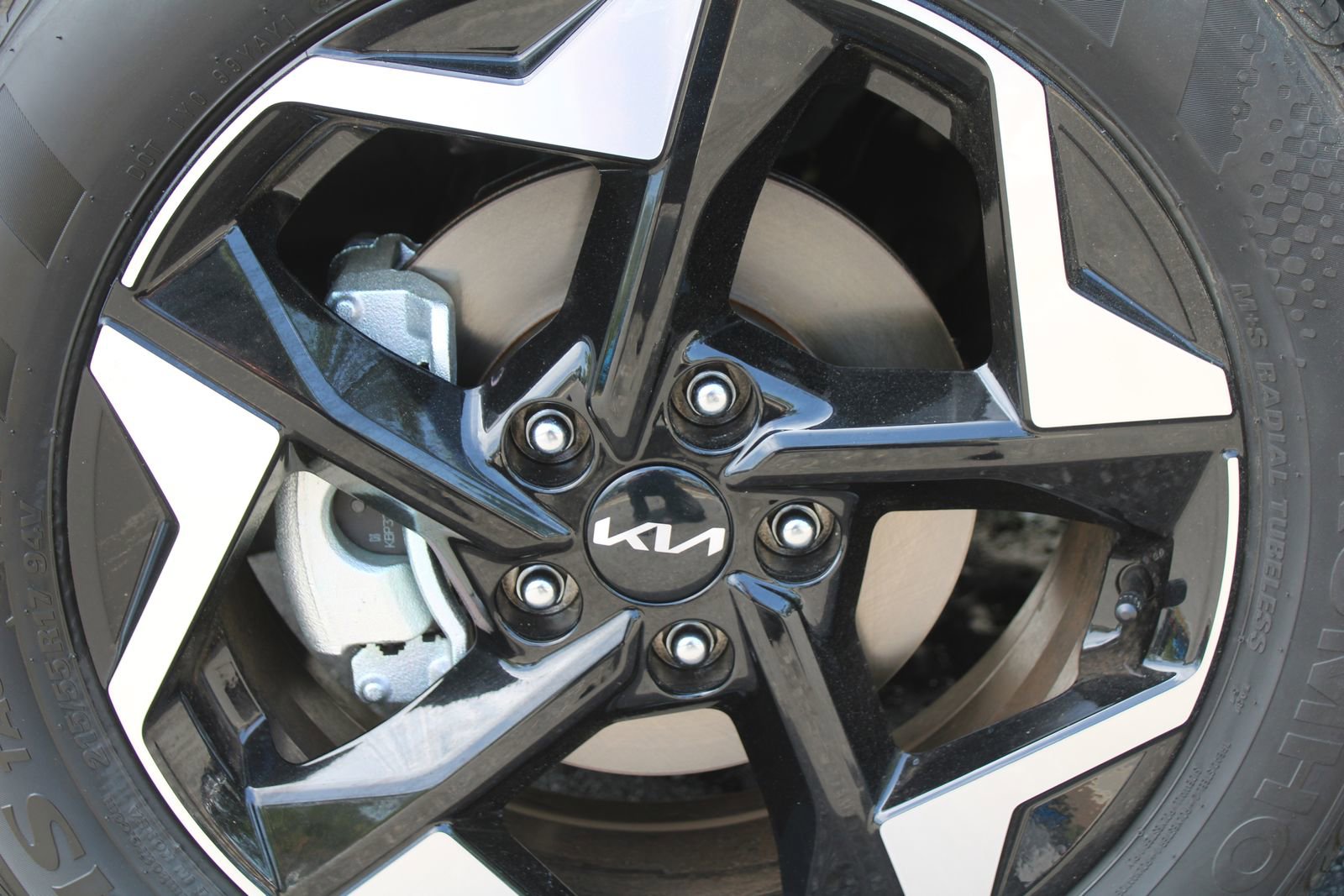 New 2026 Kia Seltos S FWD image 17