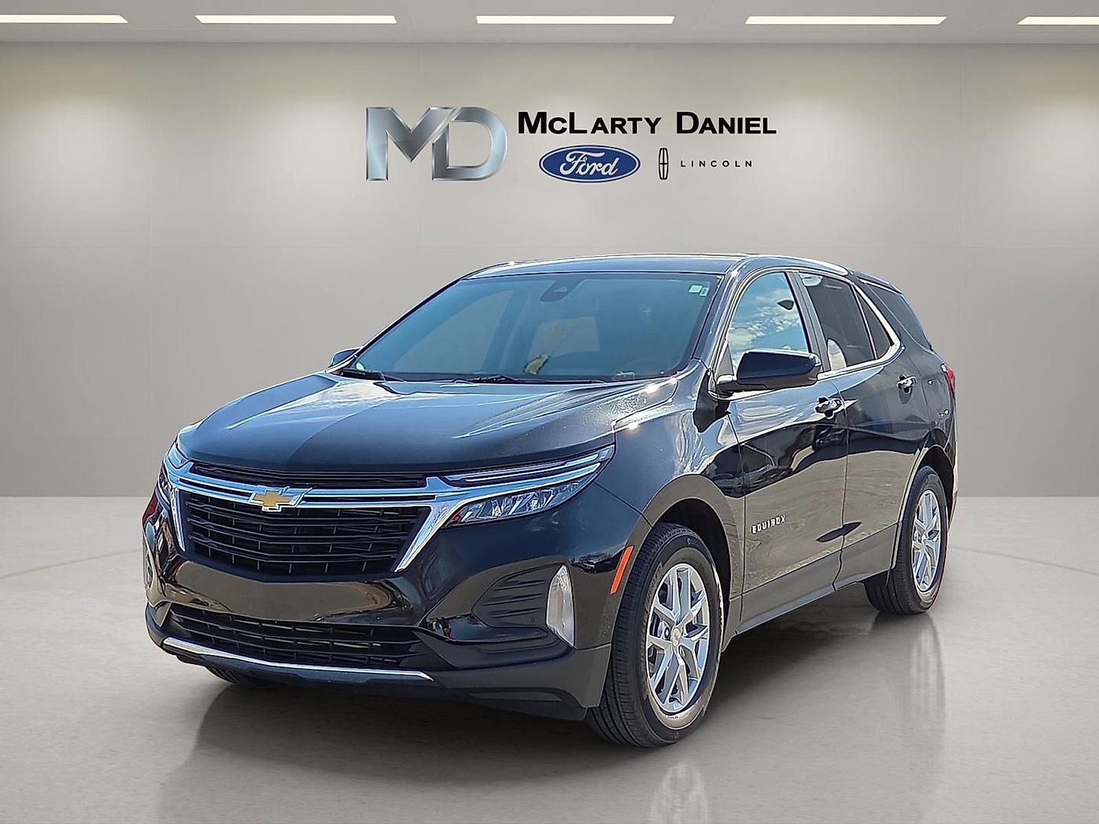 Used 2024 Chevrolet Equinox LT FWD image 2