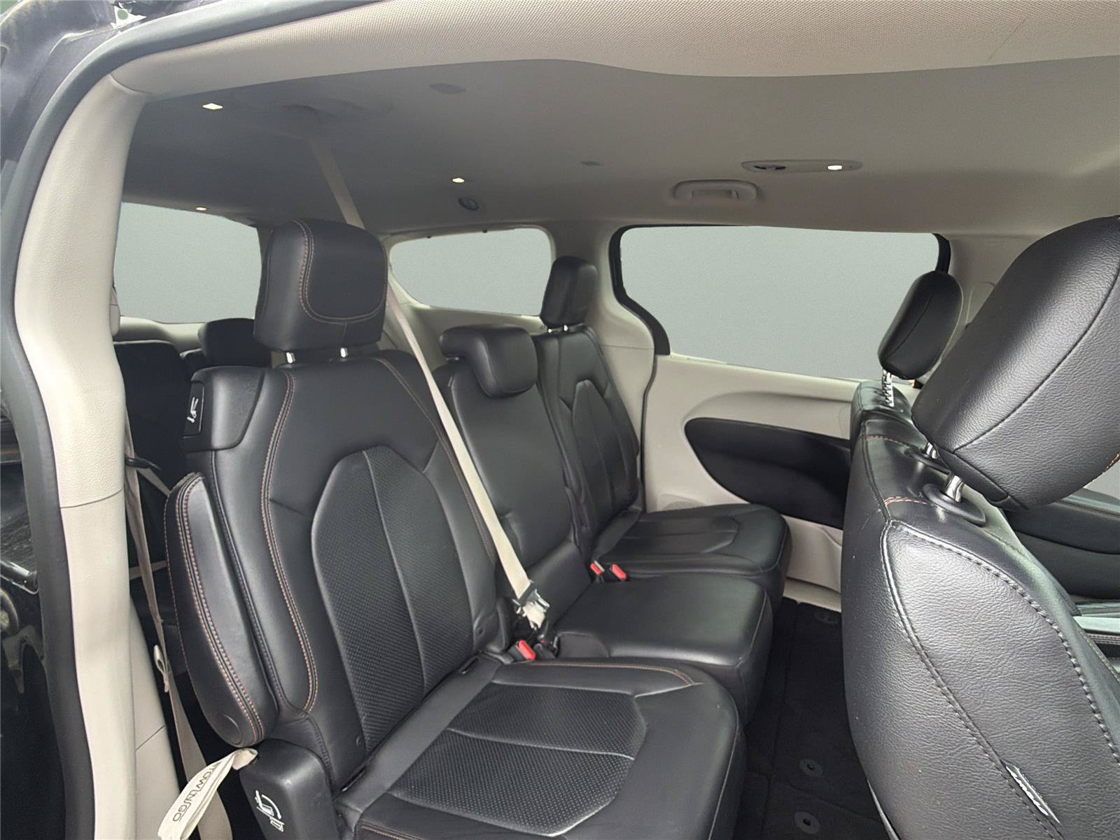 Used 2019 Chrysler Pacifica Touring-L FWD image 21