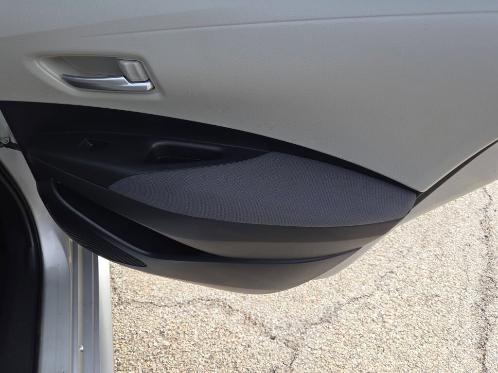 Used 2021 Toyota Corolla LE image 9