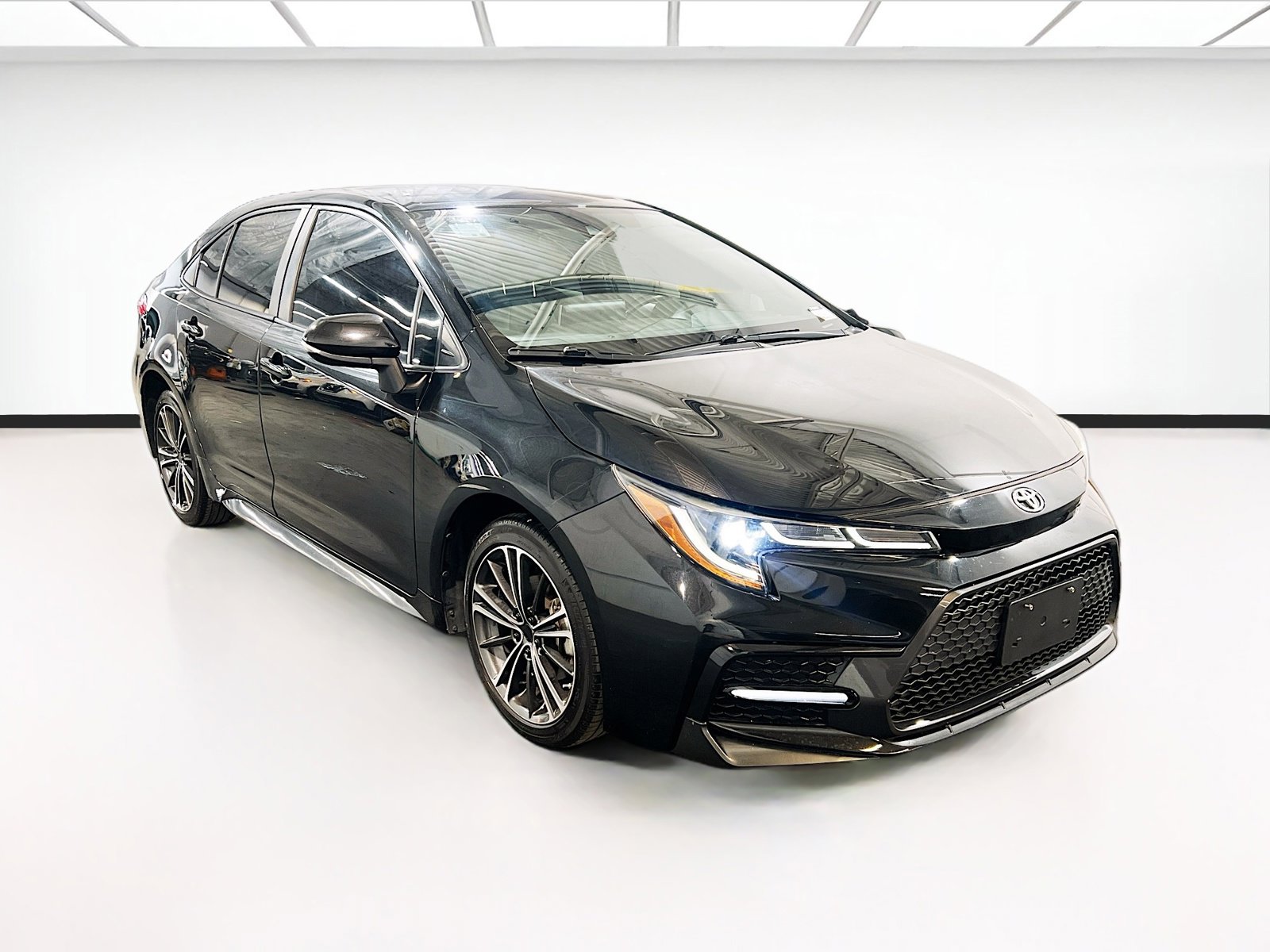 Used 2020 Toyota Corolla SE image 3