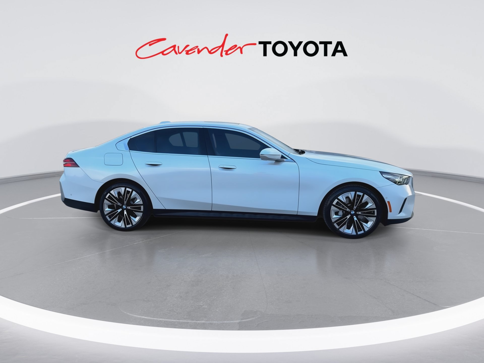 Used 2024 BMW 530i w/ Convenience Package RWD image 9