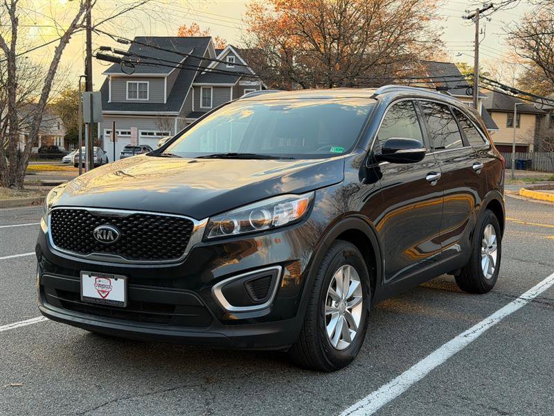 Used 2016 Kia Sorento LX image 3