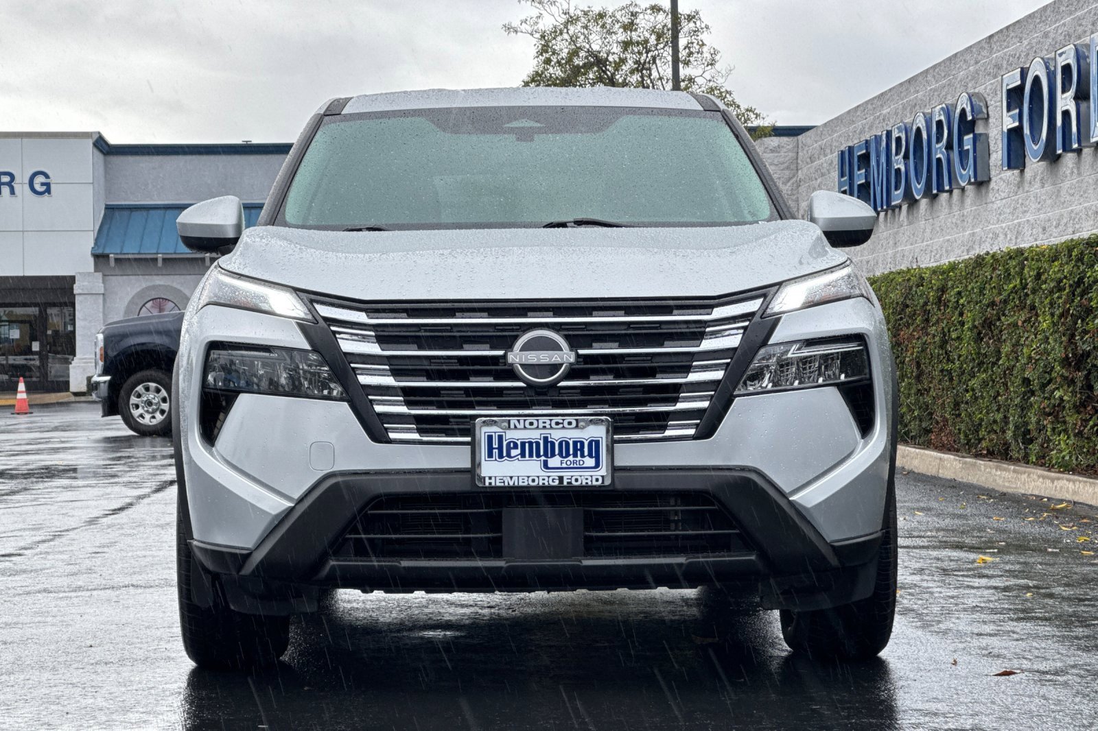 Used 2024 Nissan Rogue SV image 9