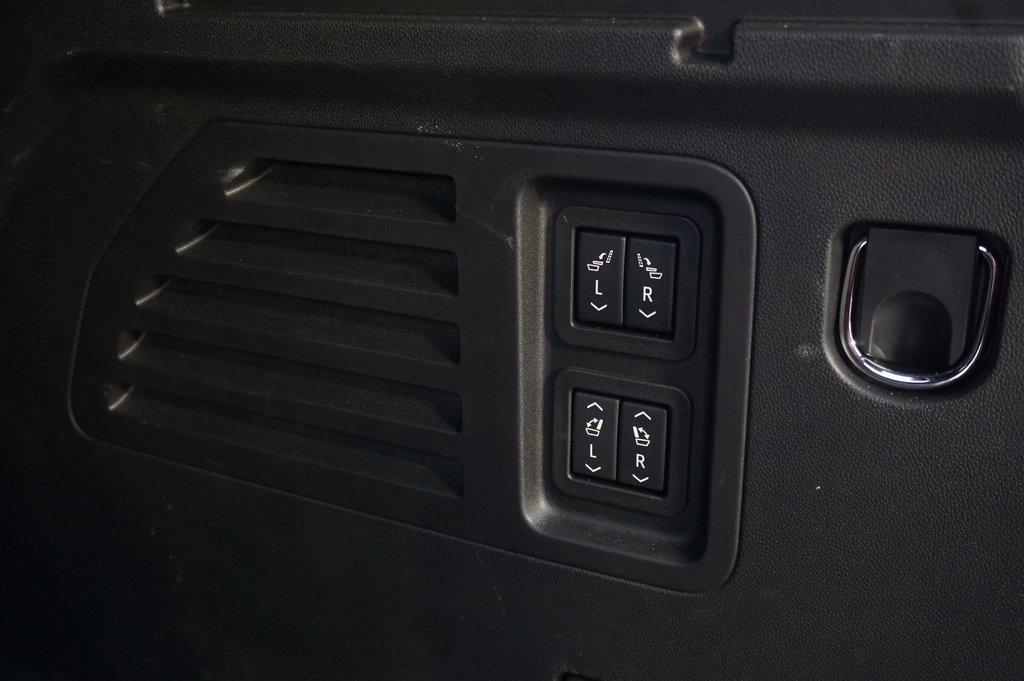 Certified 2025 Chevrolet Traverse High Country image 35