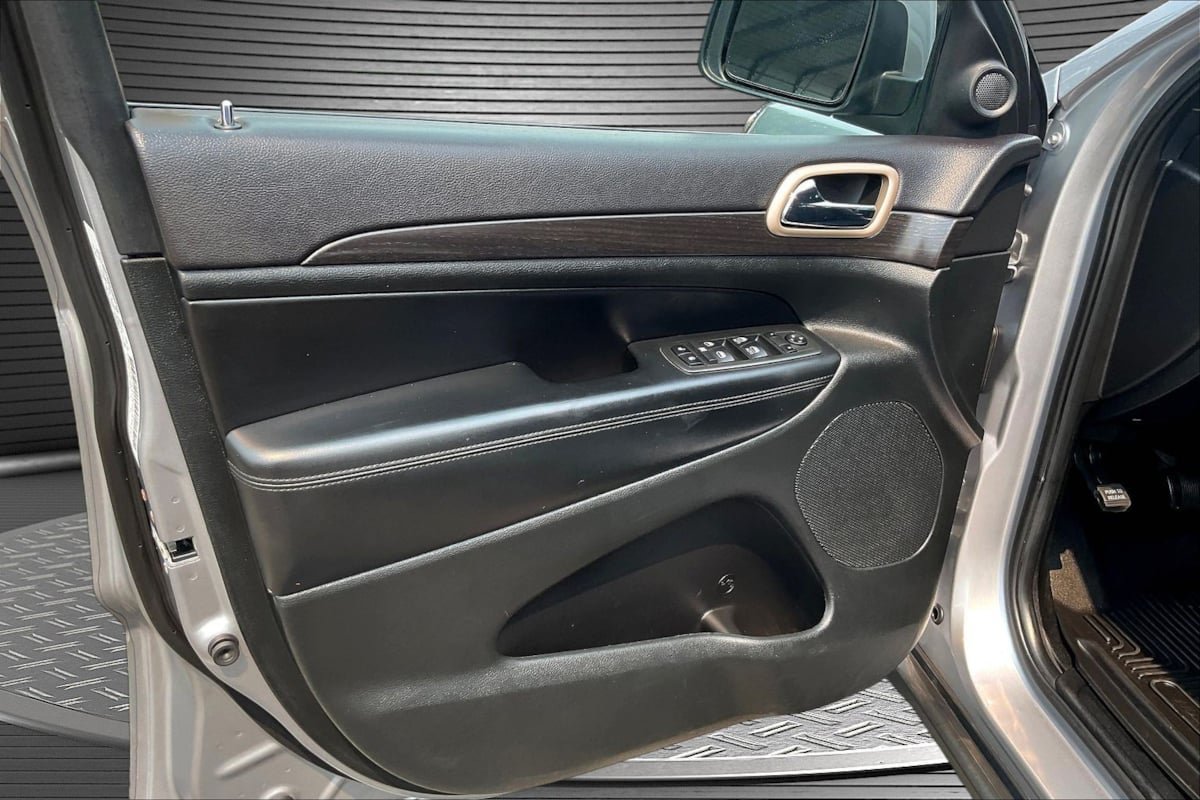 Used 2014 Jeep Grand Cherokee Laredo AWD/4WD image 19