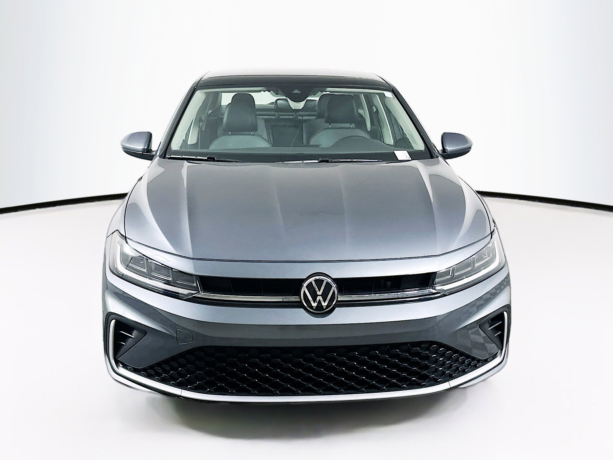 Used 2025 Volkswagen Jetta SE FWD image 2