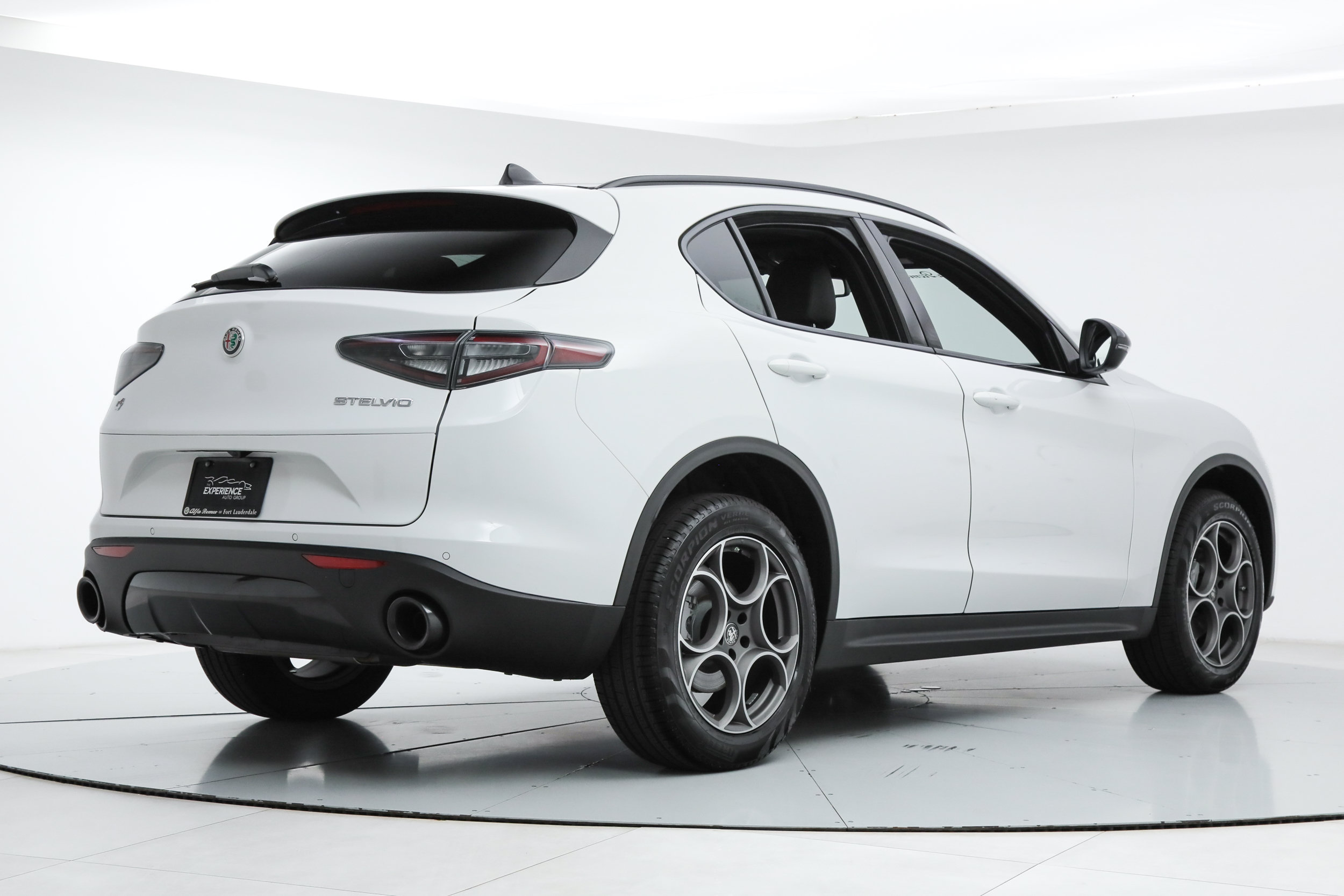 New 2025 Alfa Romeo Stelvio Sprint w/ Convenience Package AWD/4WD image 5
