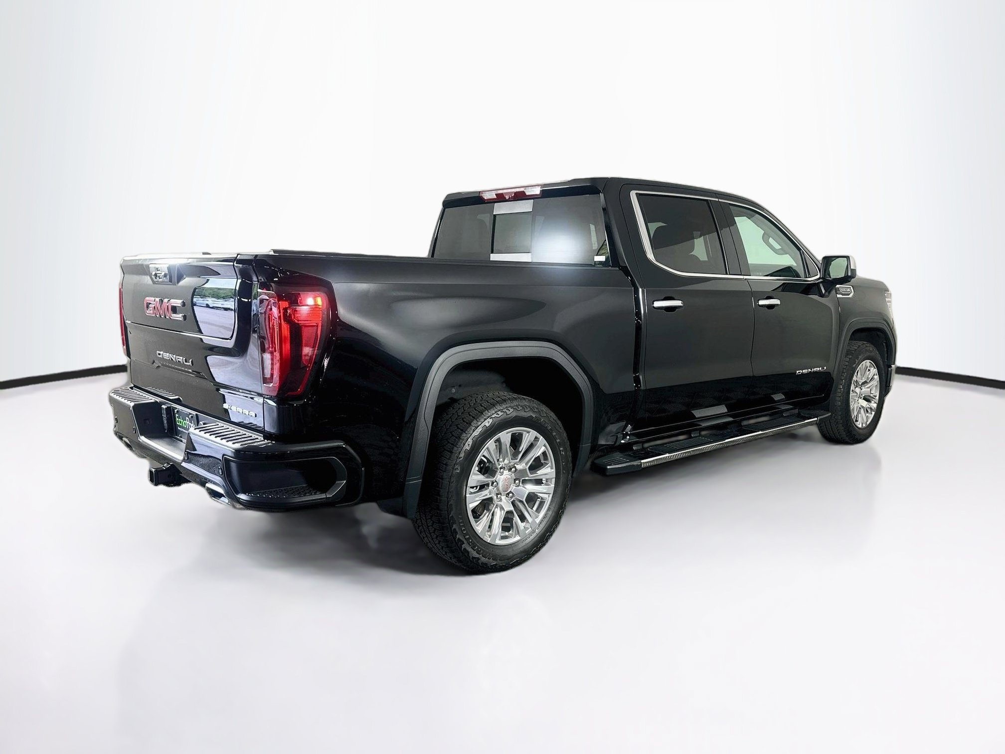 Used 2024 GMC Sierra 1500 Denali w/ Technology Package AWD/4WD image 9