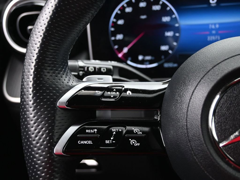 Used 2023 Mercedes-Benz GLC 300 image 11