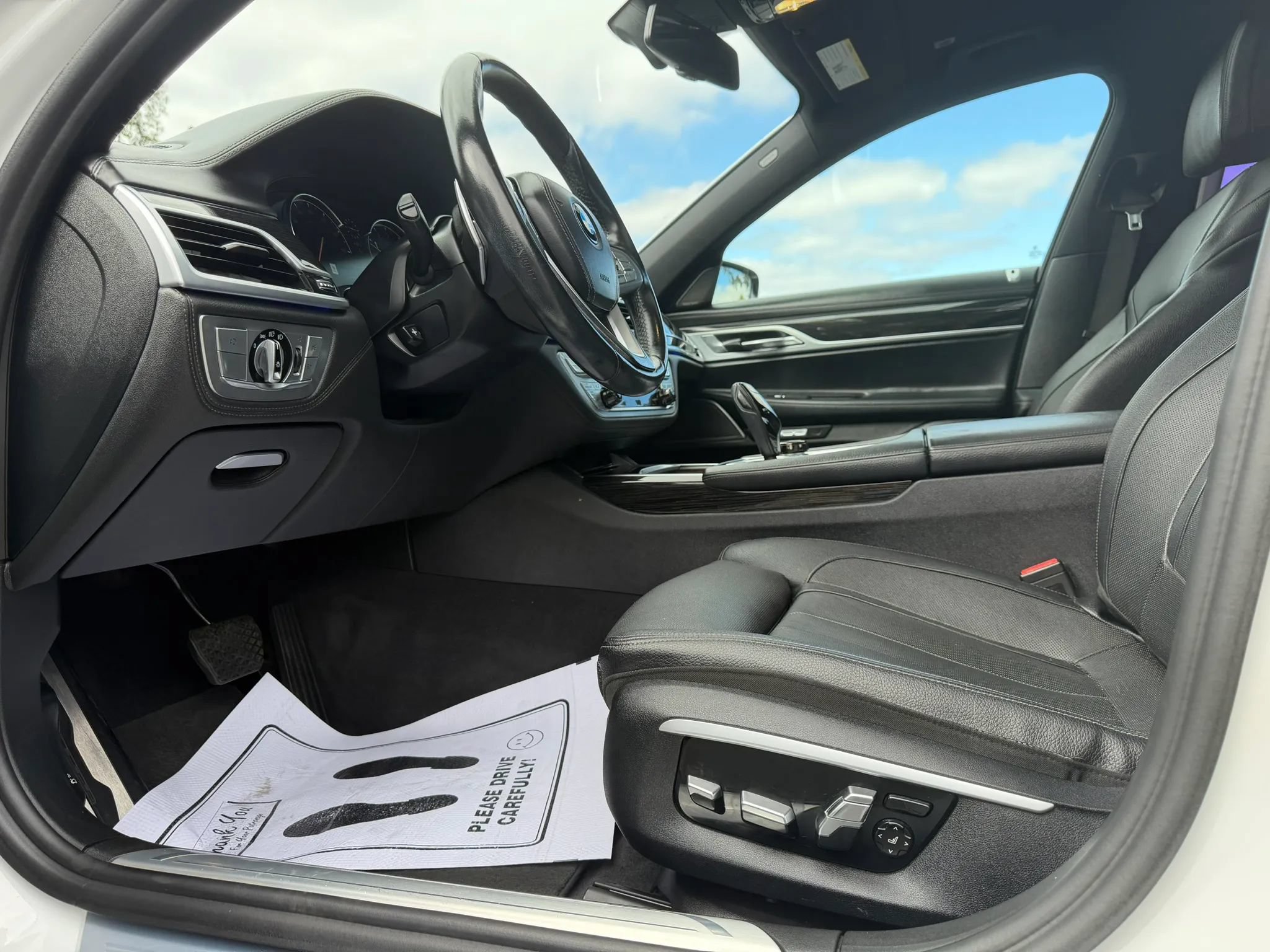 Used 2017 BMW 740i RWD image 11