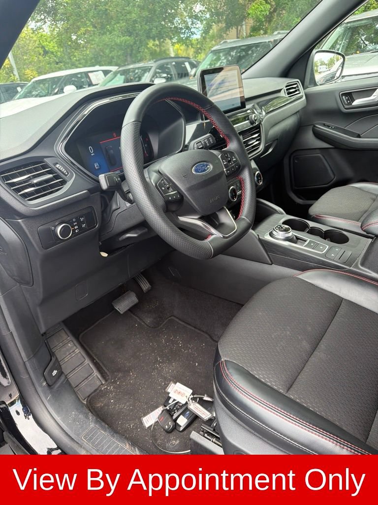 Used 2025 Ford Escape ST-Line AWD/4WD image 4