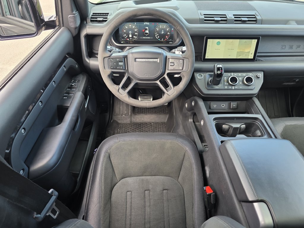 Used 2022 Land Rover Defender 110 V8 AWD/4WD image 22