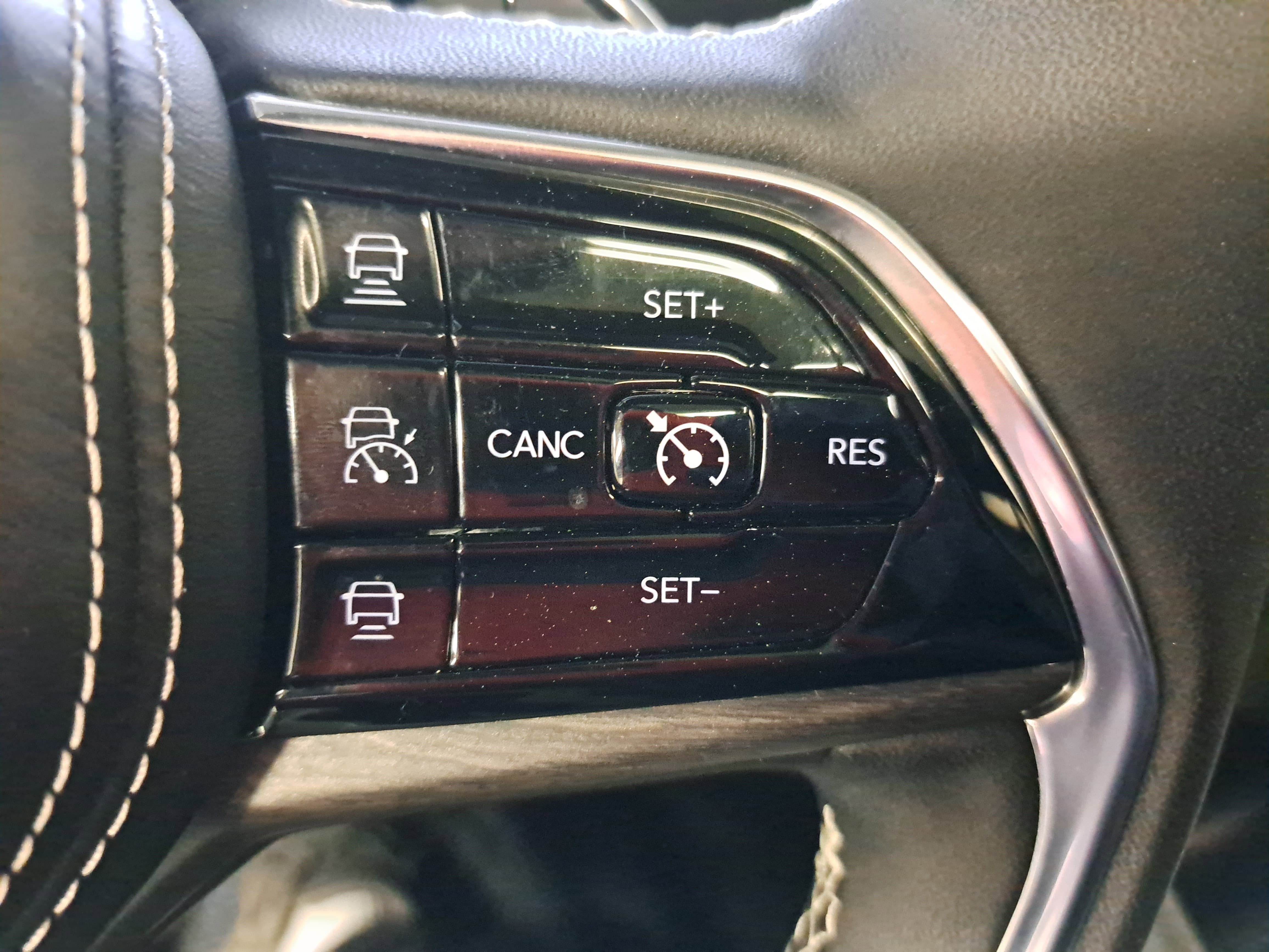 Used 2024 Jeep Grand Cherokee L Overland w/ Trailer Tow Package image 18