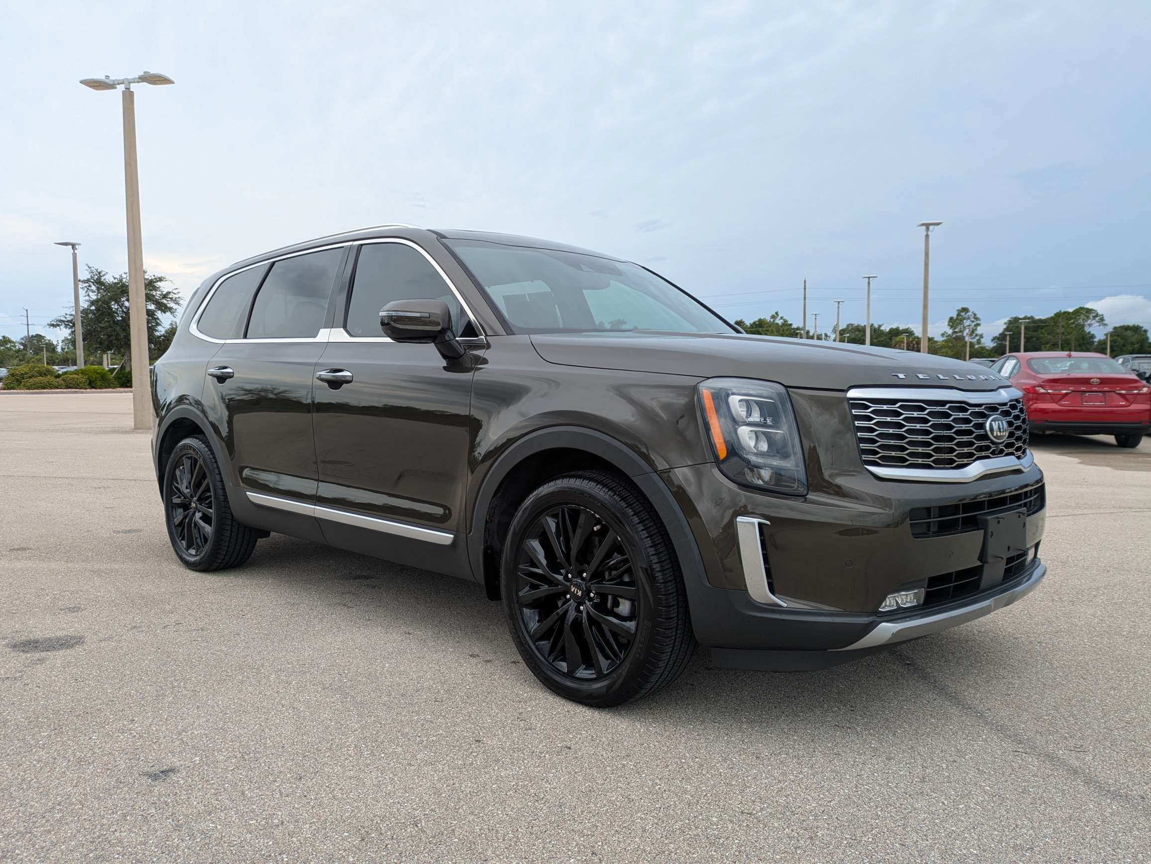 Certified 2021 Kia Telluride SX w/ Towing Package FWD image 2