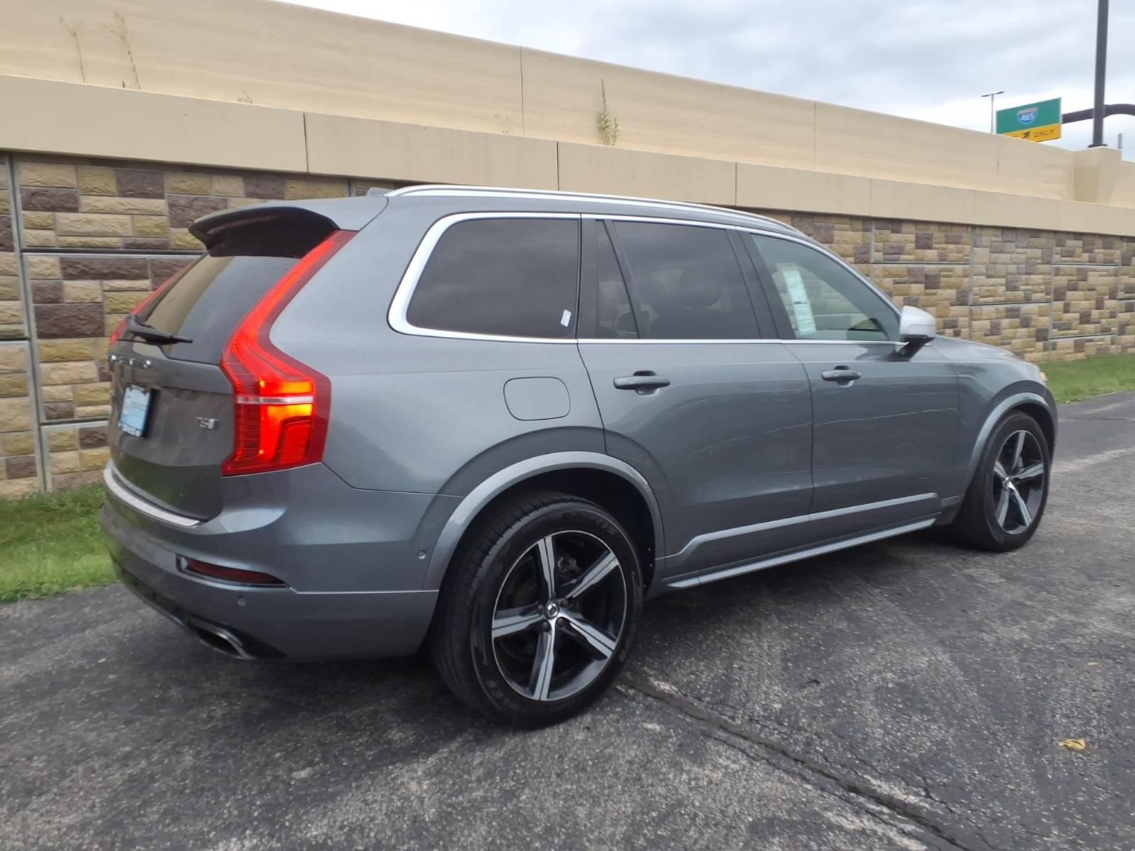 Used 2017 Volvo XC90 T6 R-Design w/ Vision Package AWD/4WD image 11