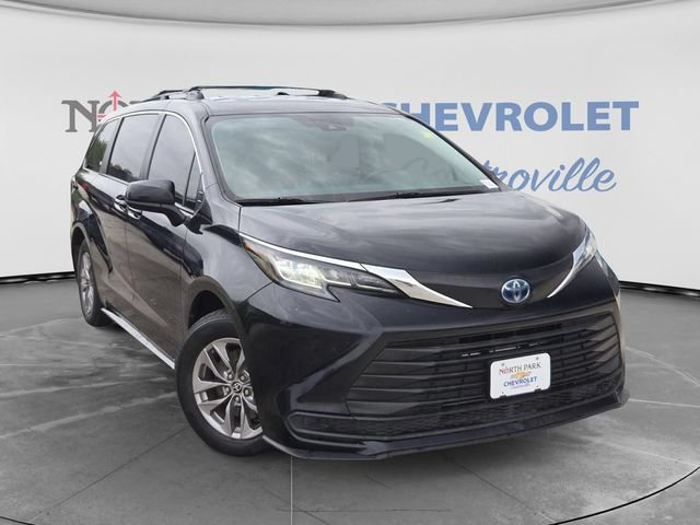 Used 2022 Toyota Sienna LE FWD image 1