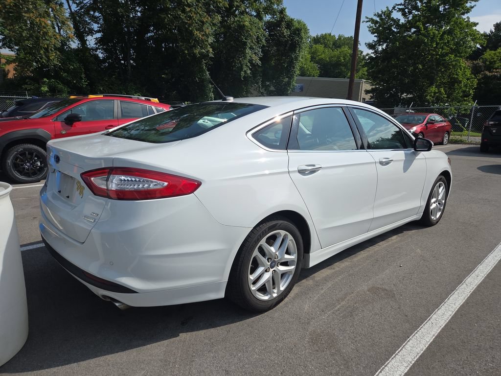Used 2015 Ford Fusion SE w/ Equipment Group 202A FWD image 4