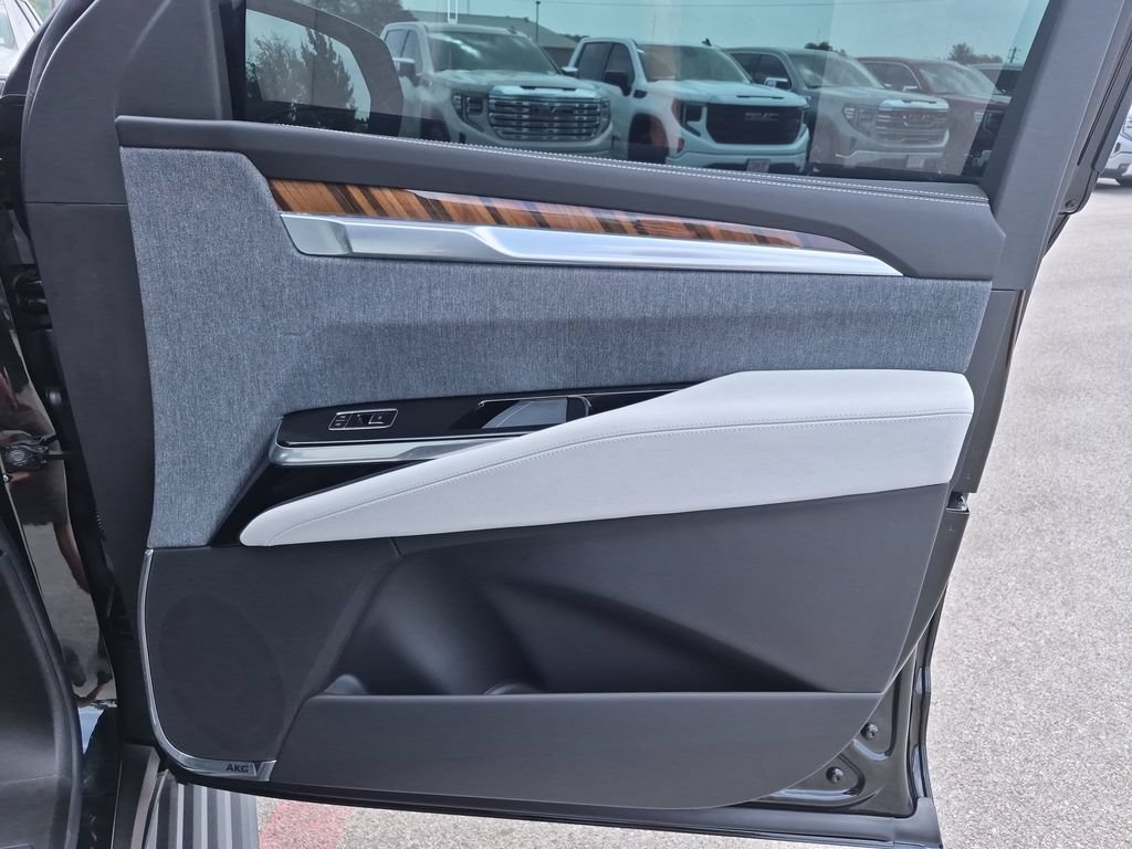 Certified 2026 Cadillac Escalade Platinum Sport w/ LPO, Floor Liner Package AWD/4WD image 44