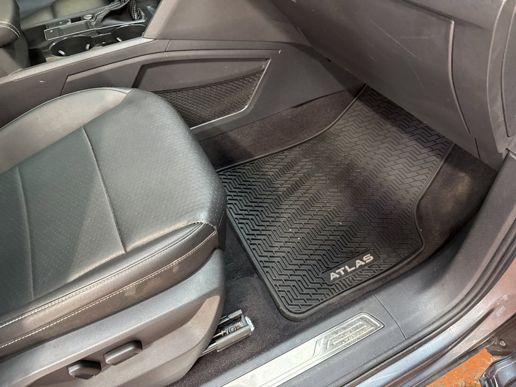 Used 2021 Volkswagen Atlas SEL R-Line image 19