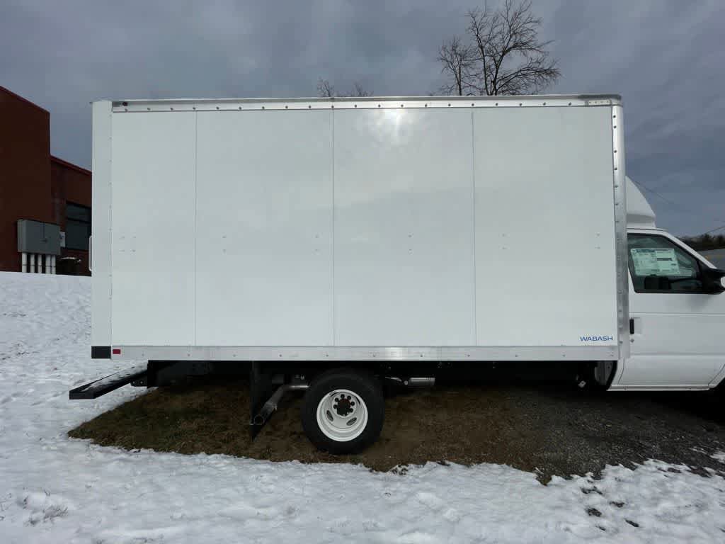 New 2024 Ford E-450 and Econoline 450 Super Duty w/ Power Windows & Locks Group RWD image 7