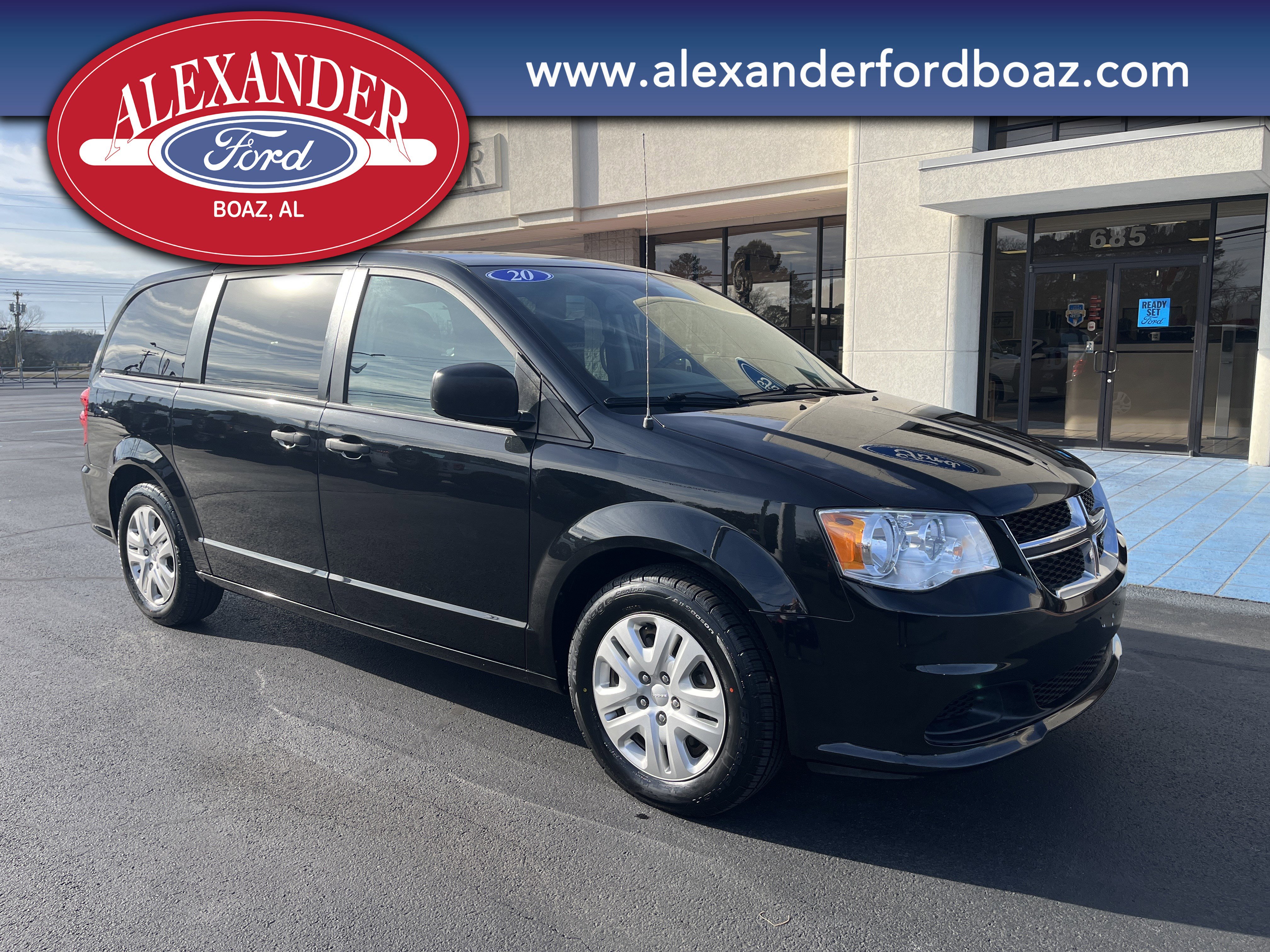 Used 2020 Dodge Grand Caravan SE w/ UConnect Hands-Free Group image 3