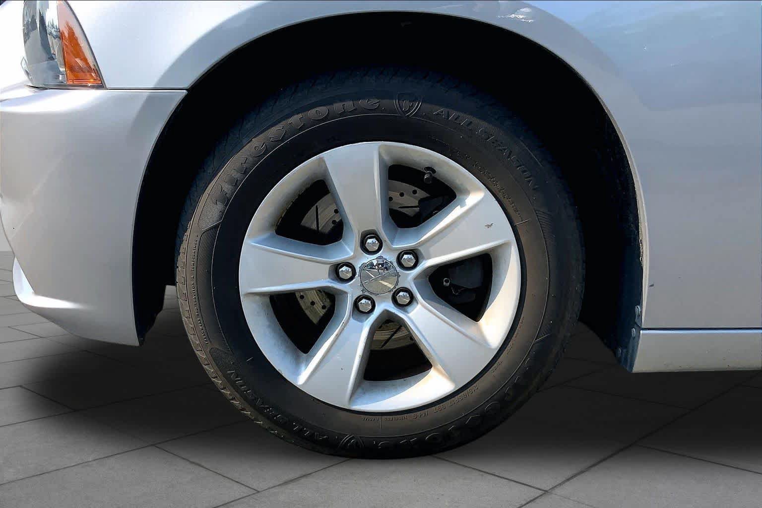 Used 2014 Dodge Charger SE RWD image 11