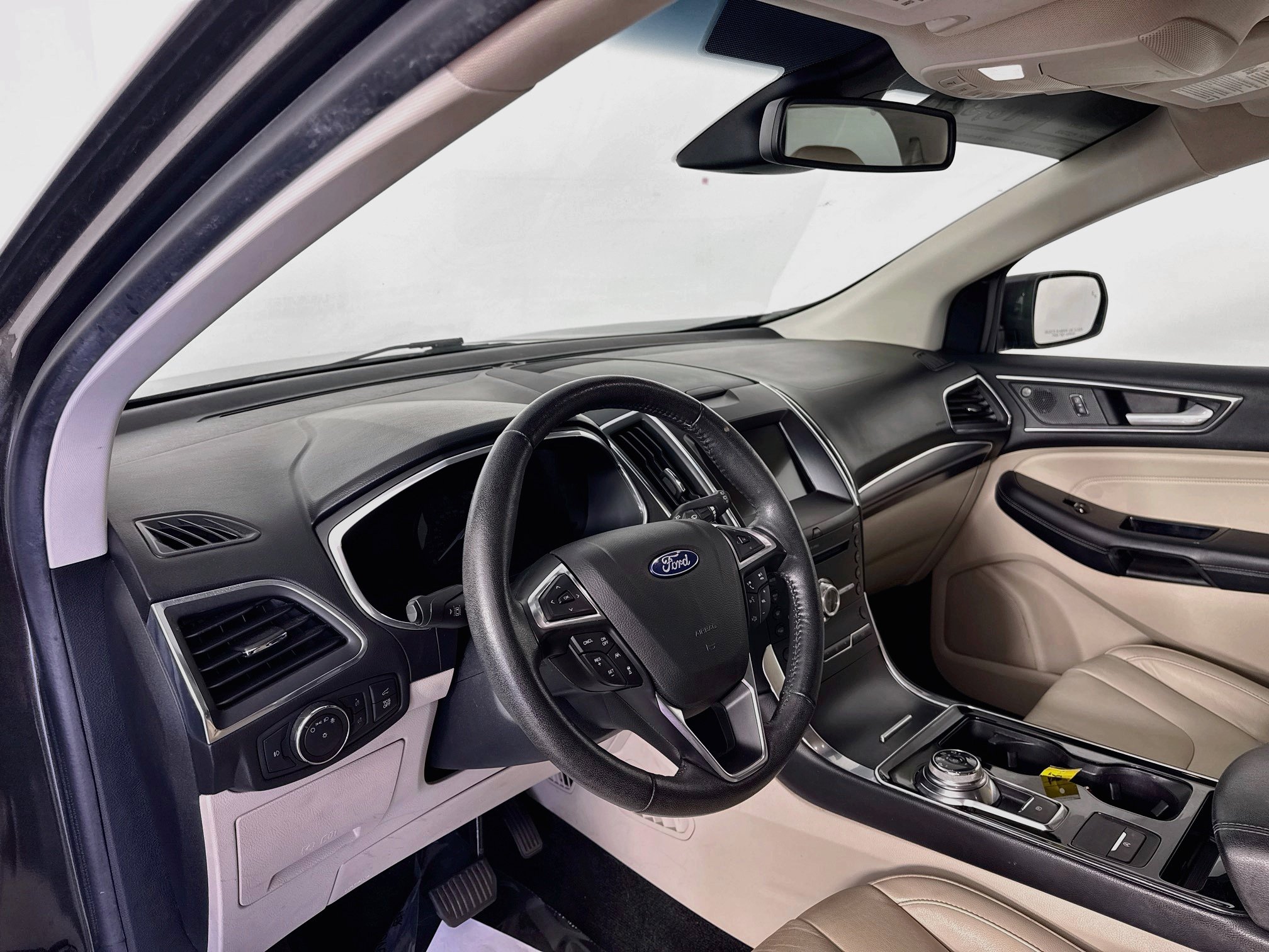 Used 2019 Ford Edge Titanium w/ Cold Weather Package AWD/4WD image 9