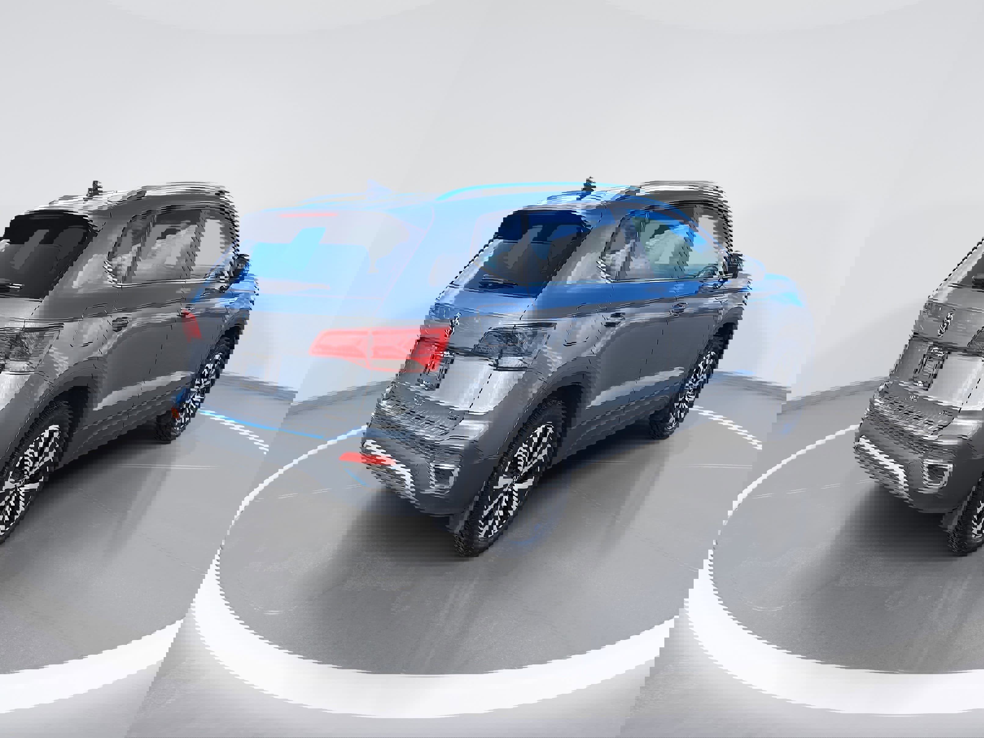 Certified 2022 Volkswagen Taos SE image 3