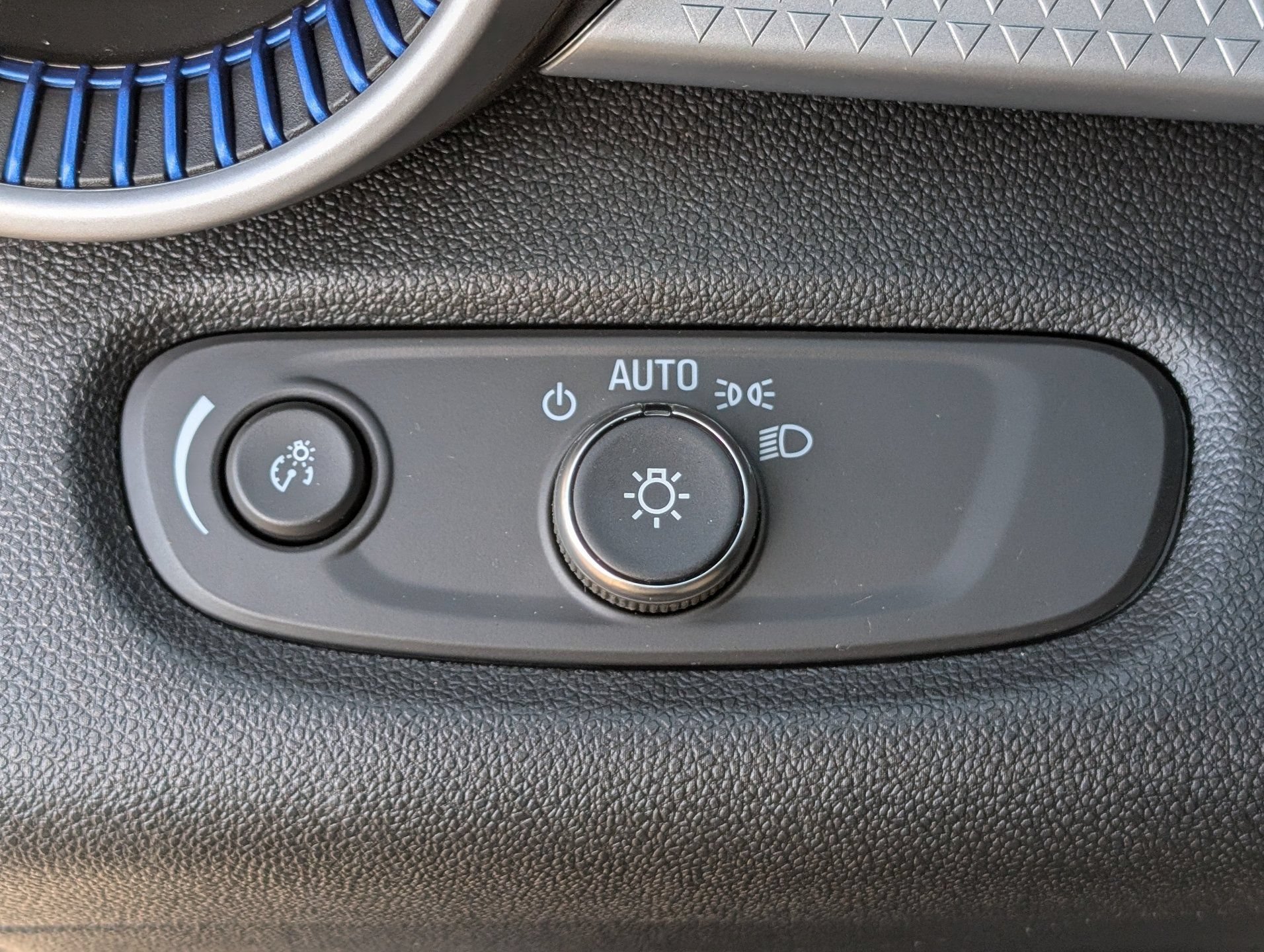 Certified 2024 Chevrolet Trax LS FWD image 24