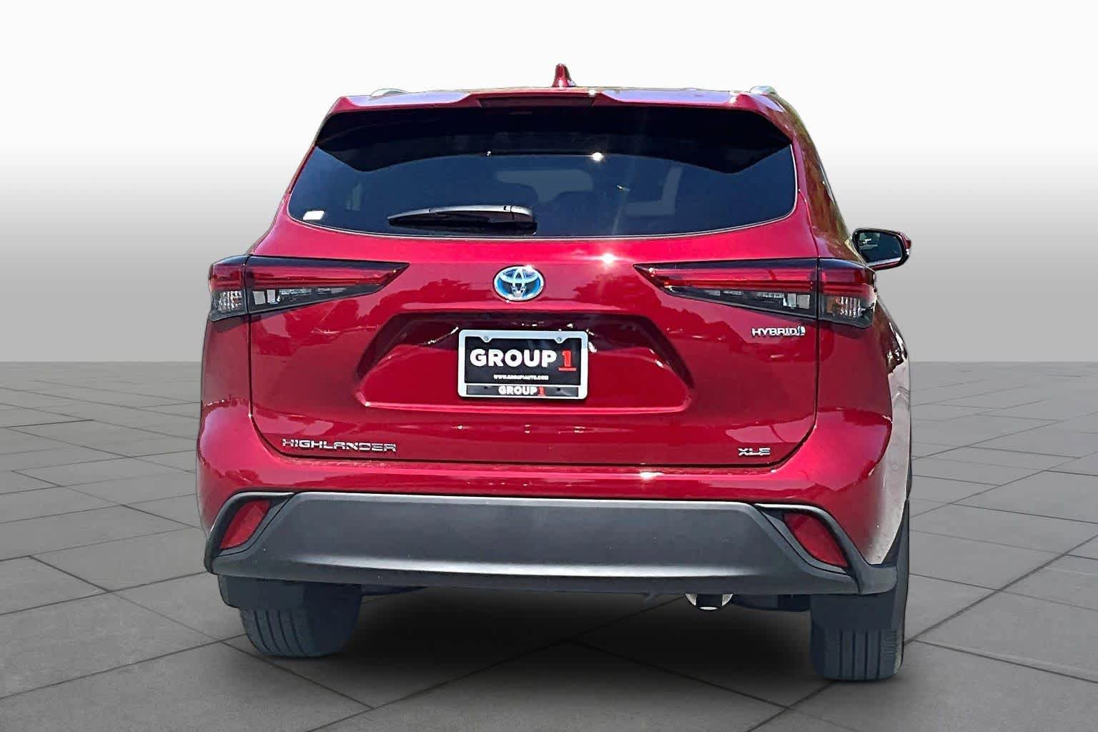 Used 2022 Toyota Highlander XLE AWD/4WD image 5