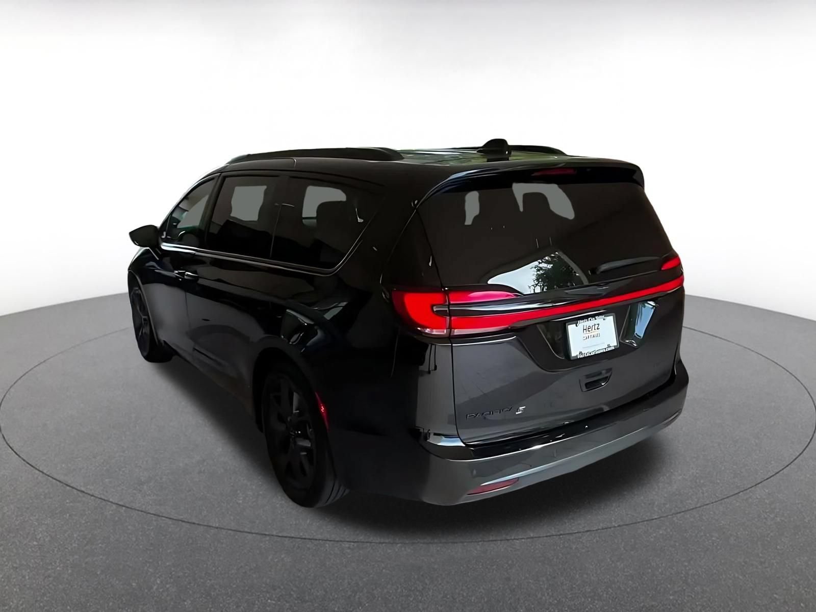 Used 2025 Chrysler Pacifica Limited FWD image 13