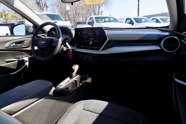 Certified 2025 Chevrolet Trax LS image 34