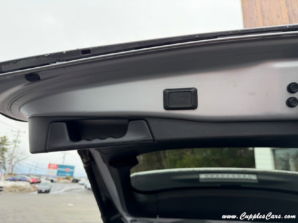 Used 2019 Toyota RAV4 XLE w/ Convenience Package AWD/4WD image 10