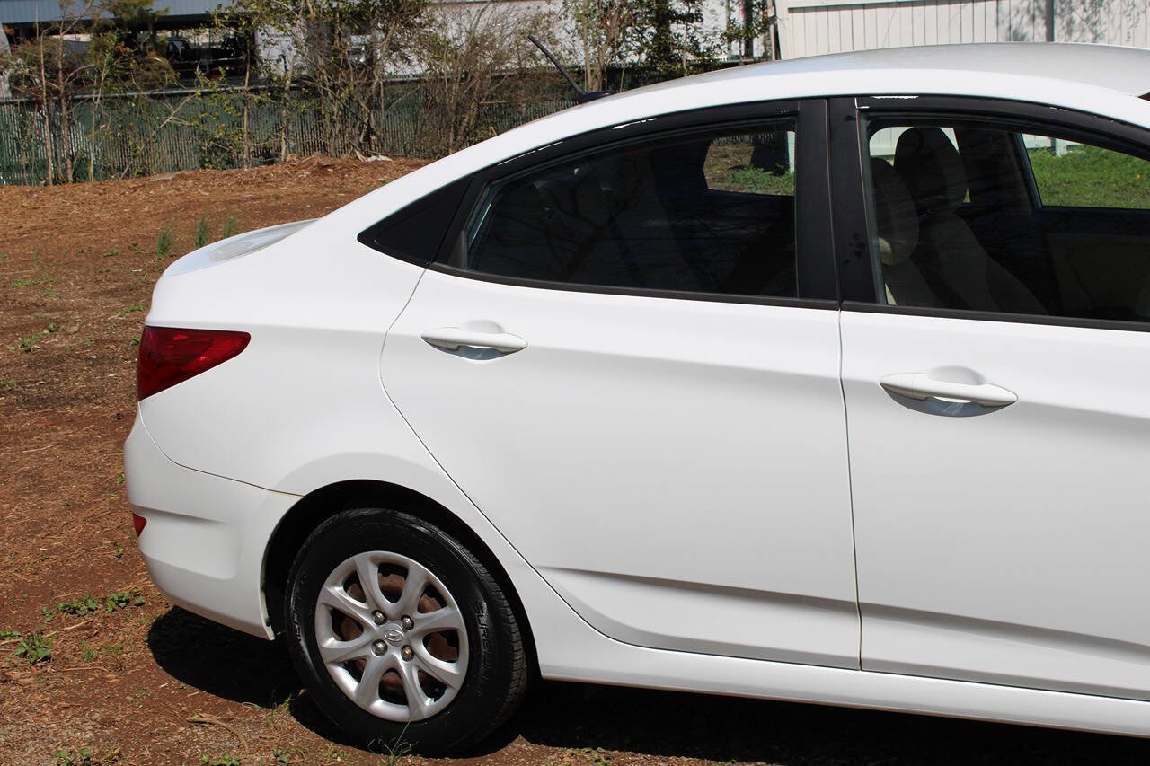 Used 2013 Hyundai Accent GLS image 5