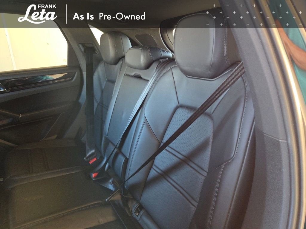 Used 2022 Porsche Cayenne w/ Premium Package image 38