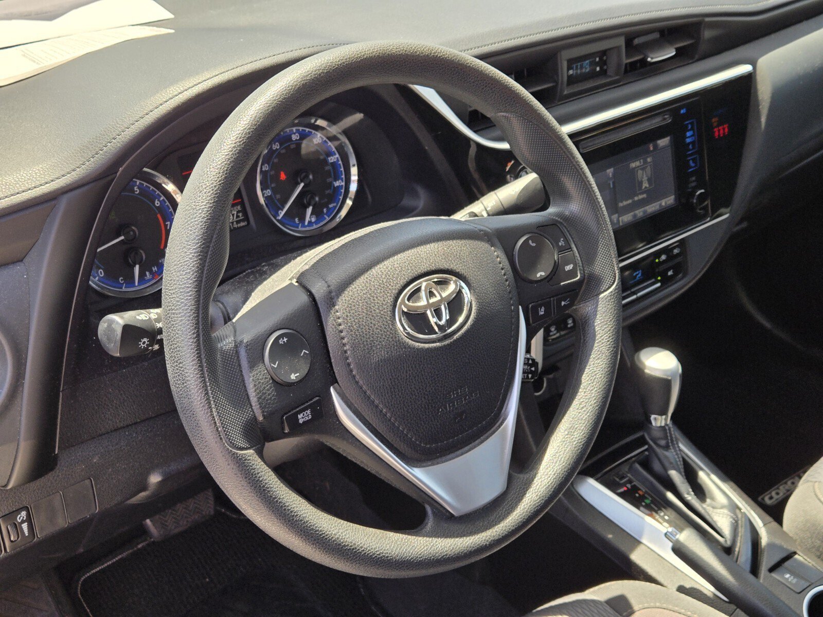 Used 2018 Toyota Corolla LE w/ Carpet Mat Package (TMS) FWD image 15