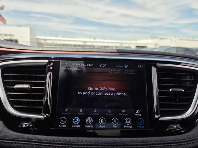 Used 2020 Chrysler Pacifica Limited FWD image 26