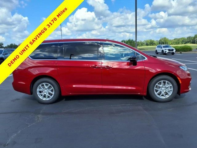 New 2026 Chrysler Pacifica Select image 18
