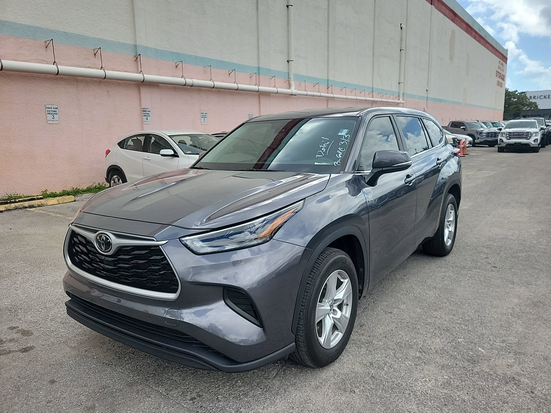 Used 2023 Toyota Highlander L video 2