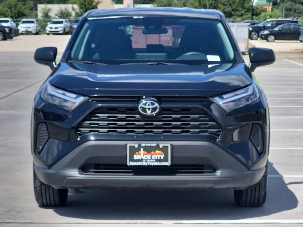 Used 2025 Toyota RAV4 LE AWD/4WD image 9