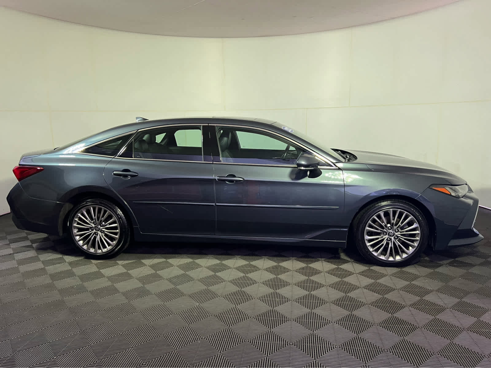 Used 2022 Toyota Avalon Limited w/ Advanced Safety Package FWD image 8