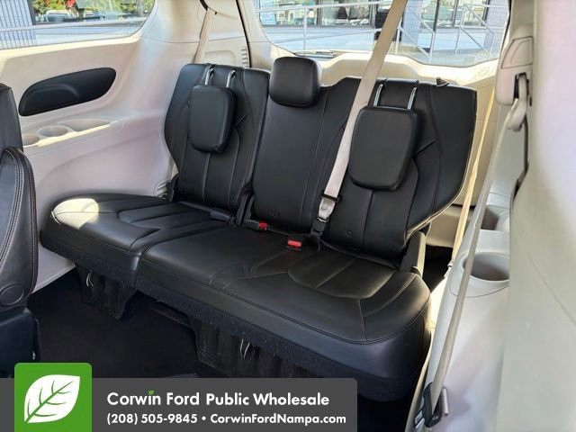 Used 2017 Chrysler Pacifica Touring-L FWD image 27