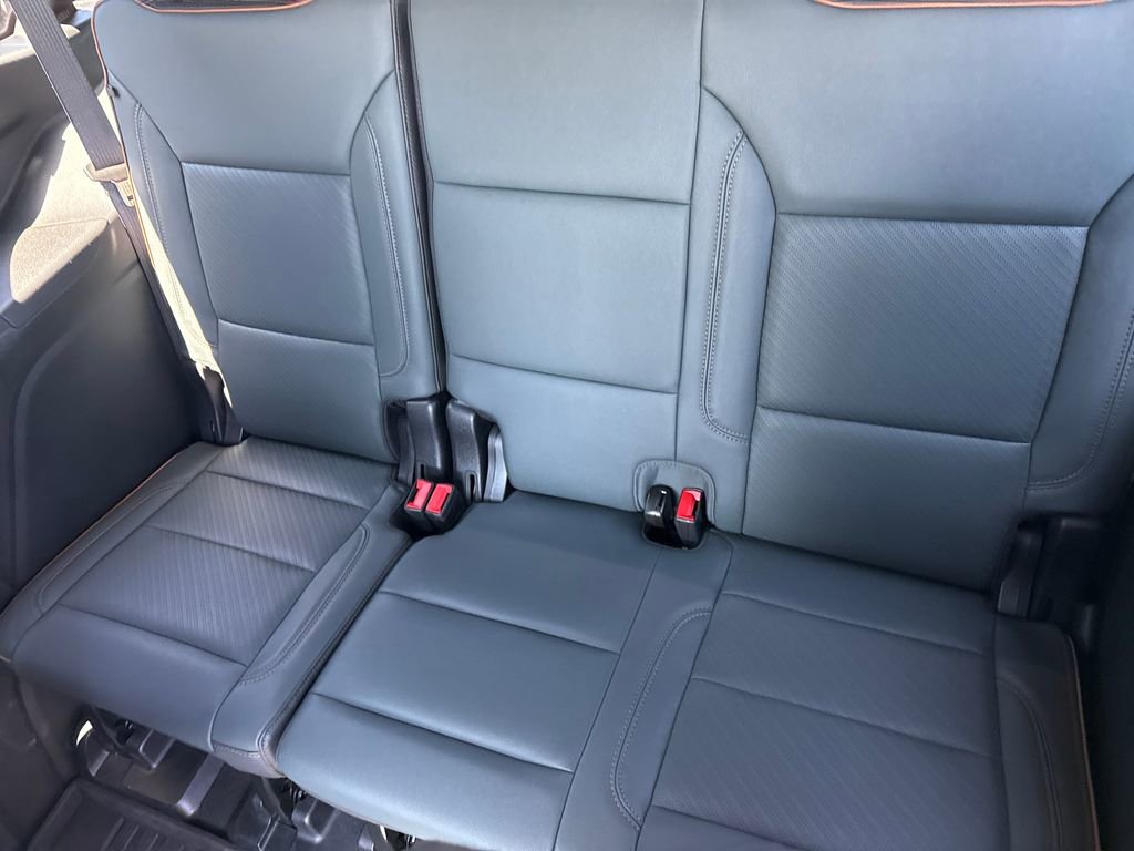 Used 2025 GMC Yukon AT4 w/ AT4 Premium Package image 27