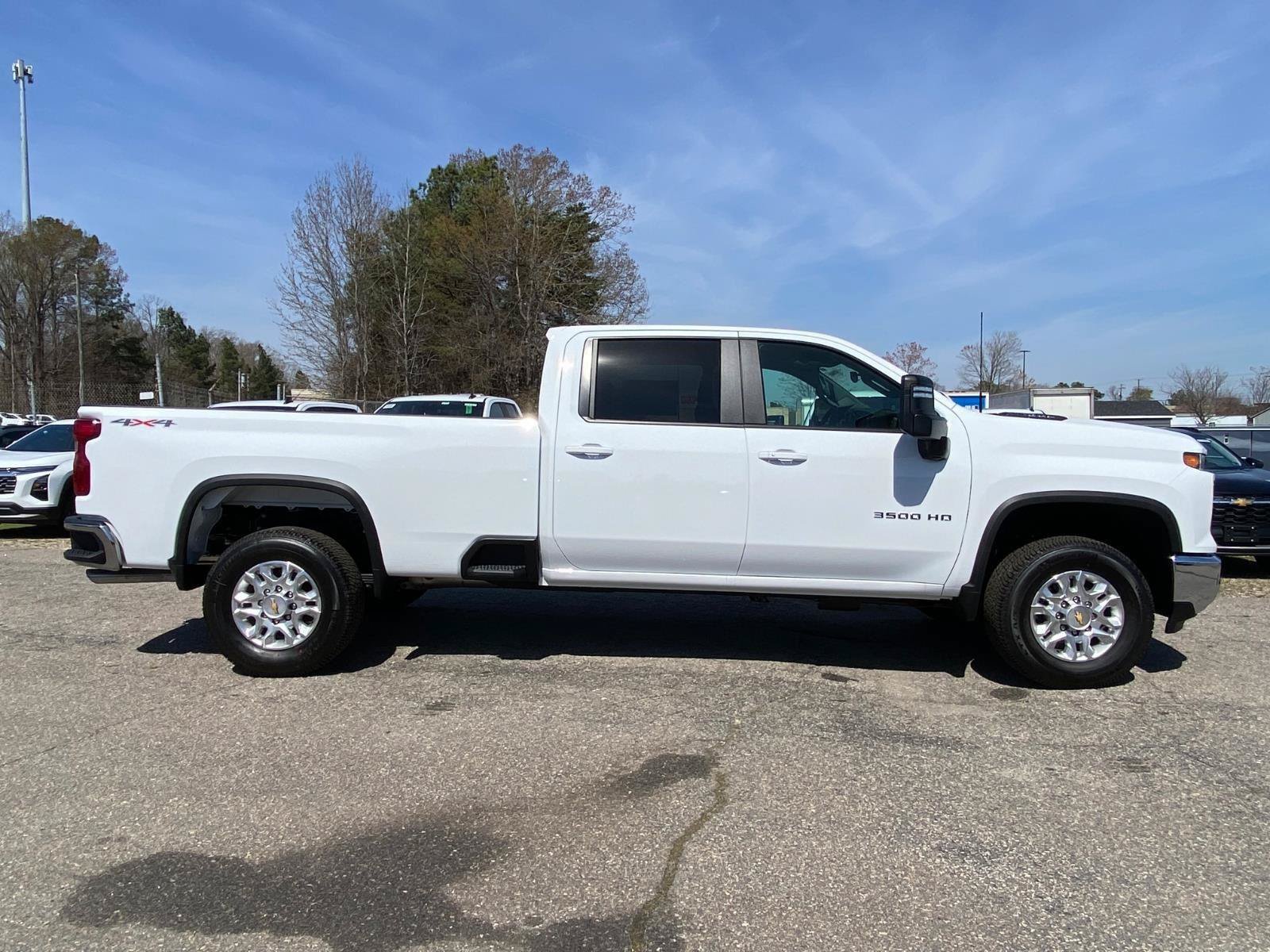 New 2026 Chevrolet Silverado 3500 LT w/ Convenience Package AWD/4WD image 2