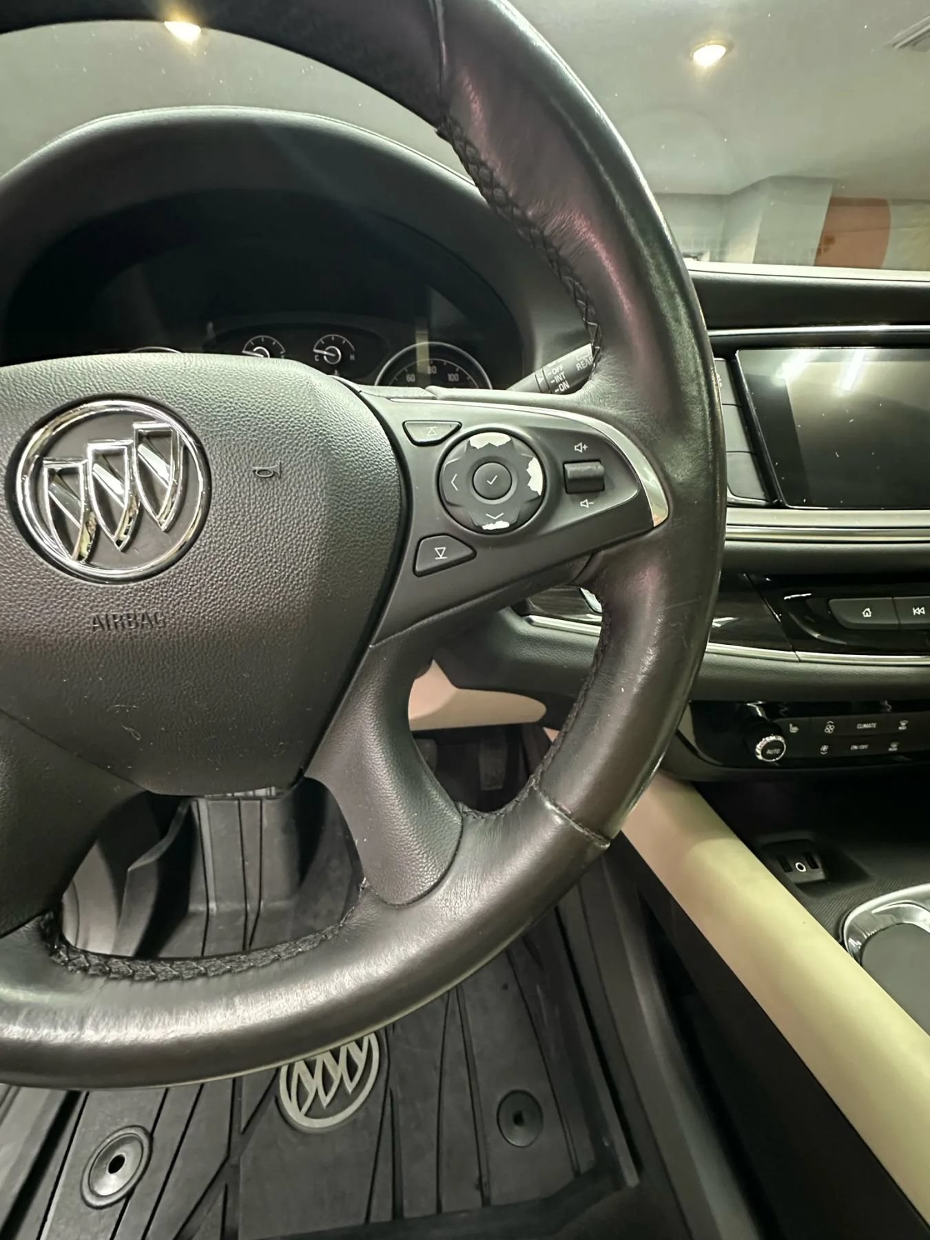 Used 2018 Buick Enclave Essence FWD image 14
