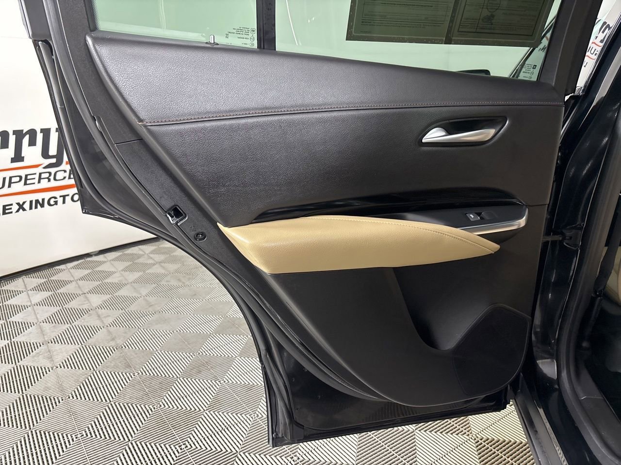 Used 2024 Cadillac XT4 Luxury w/ Cold Weather Package image 19